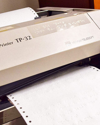 障害当事者の視点で人と社会のバリアフリー化を研究 04